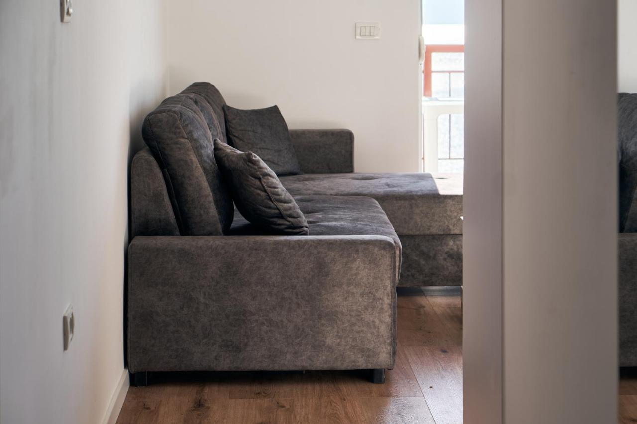 Central Beach Apartment Sarande Bagian luar foto