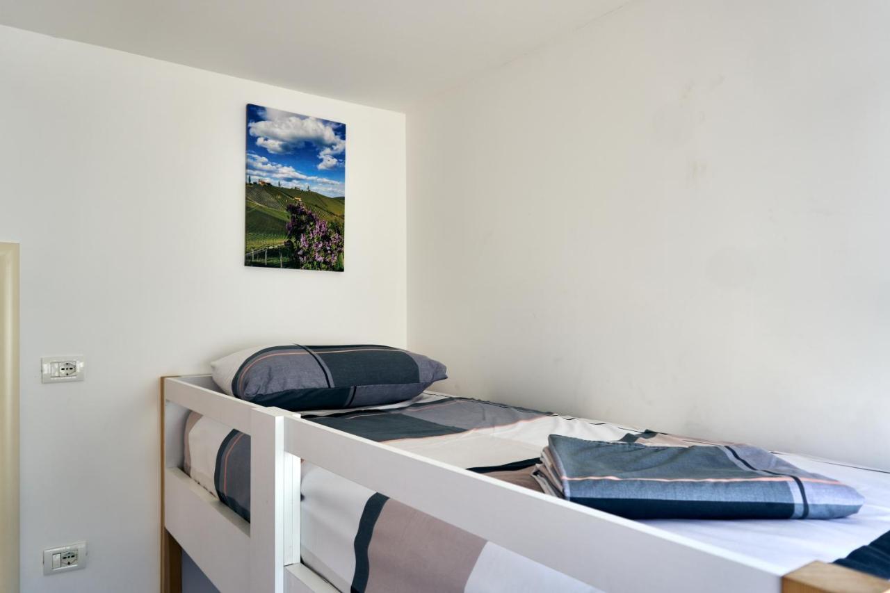 Central Beach Apartment Sarande Bagian luar foto