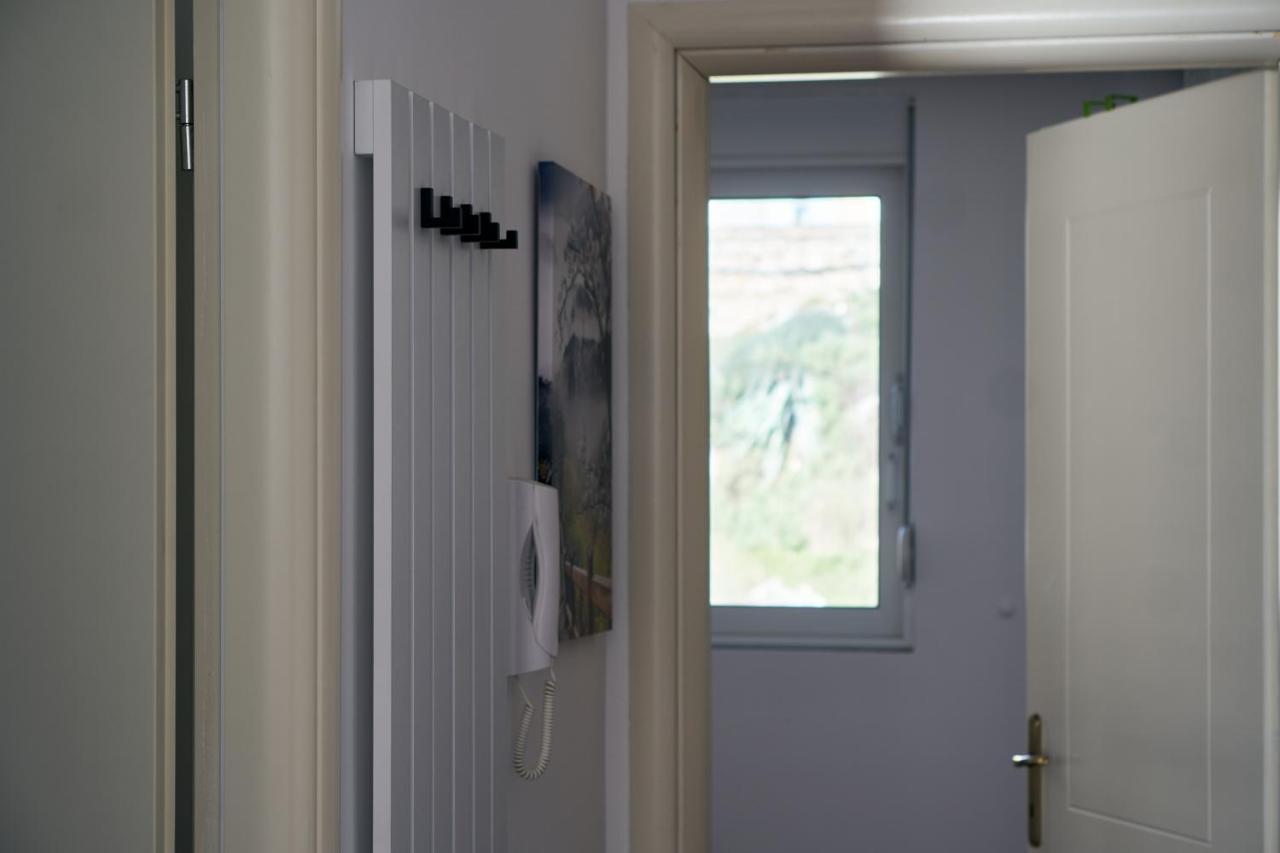 Central Beach Apartment Sarande Bagian luar foto