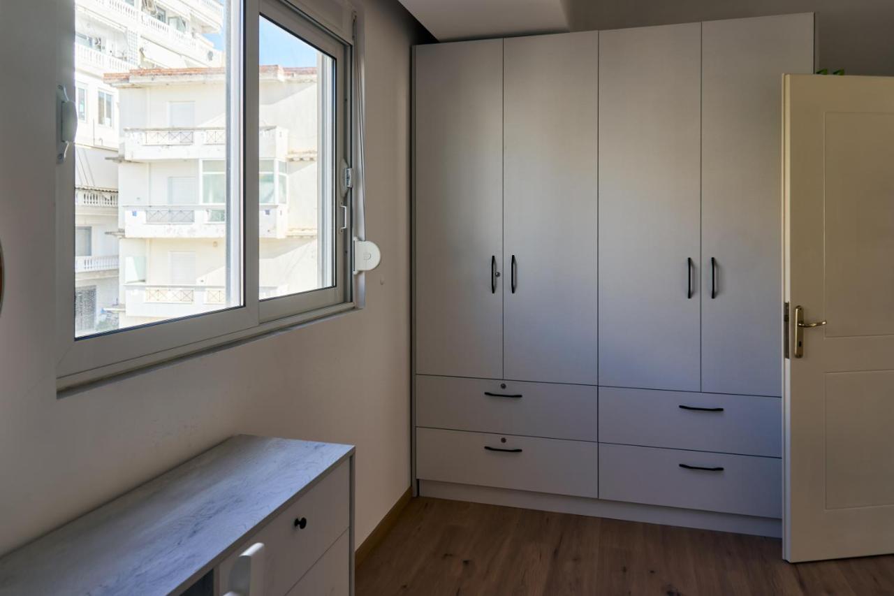 Central Beach Apartment Sarande Bagian luar foto