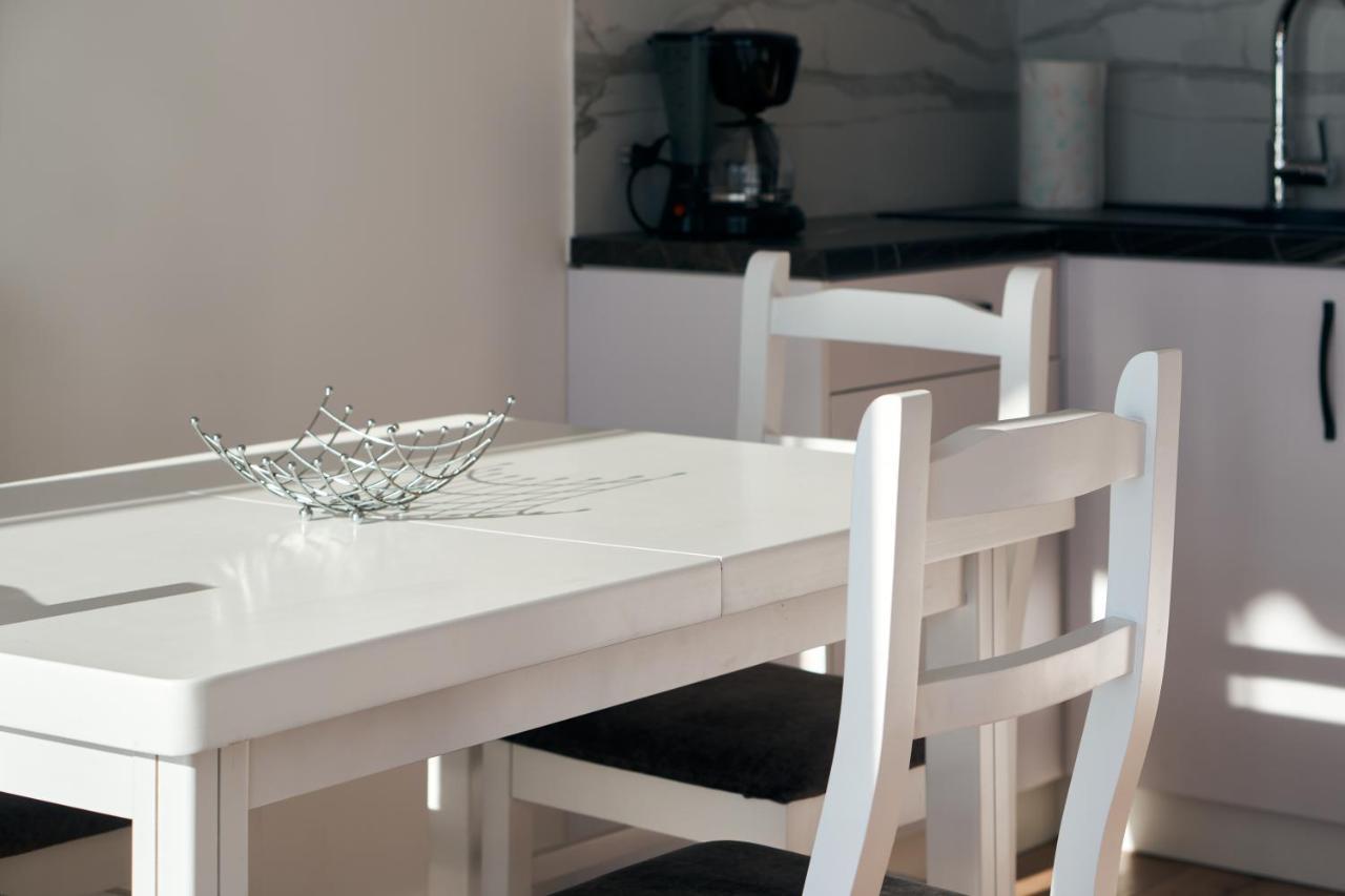 Central Beach Apartment Sarande Bagian luar foto