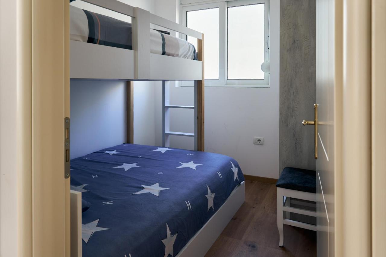 Central Beach Apartment Sarande Bagian luar foto