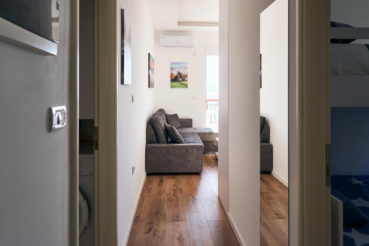 Central Beach Apartment Sarande Bagian luar foto