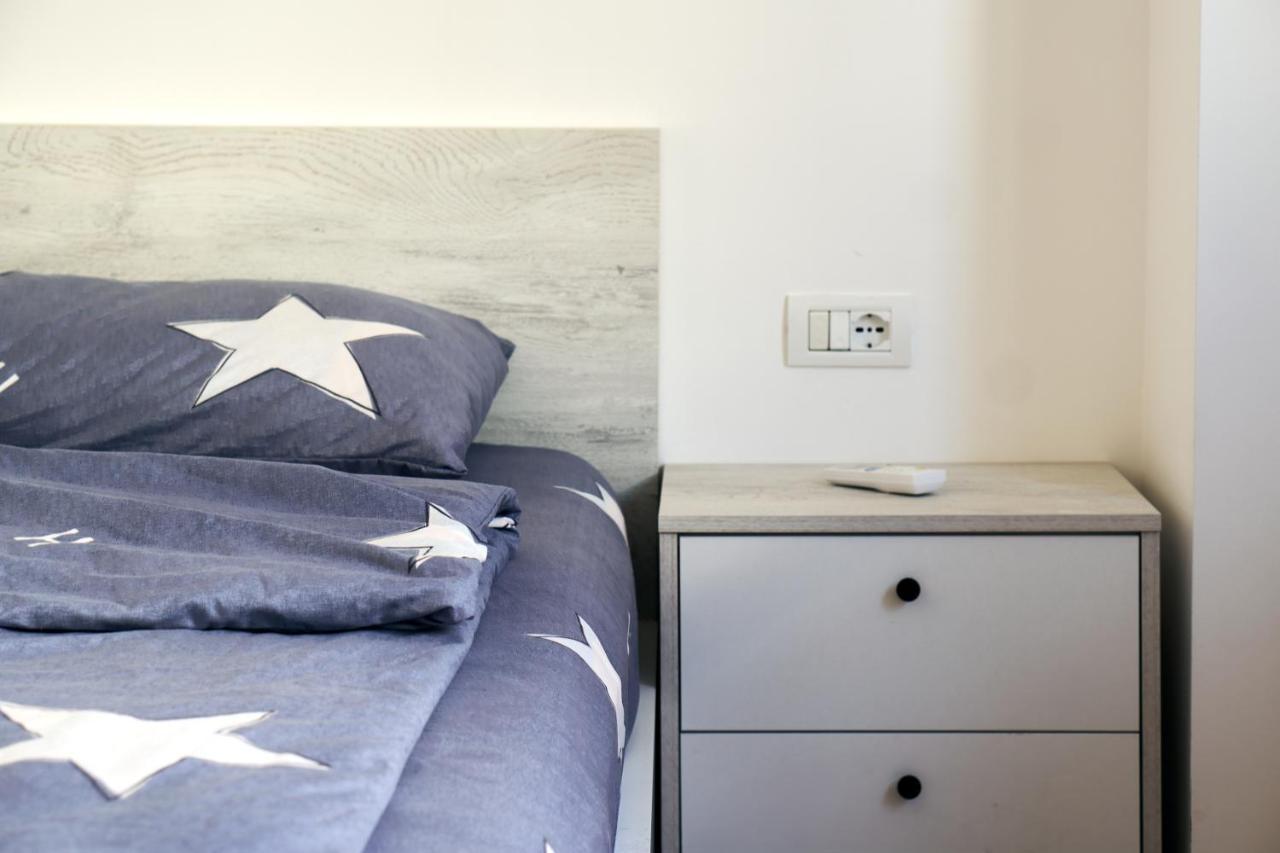 Central Beach Apartment Sarande Bagian luar foto