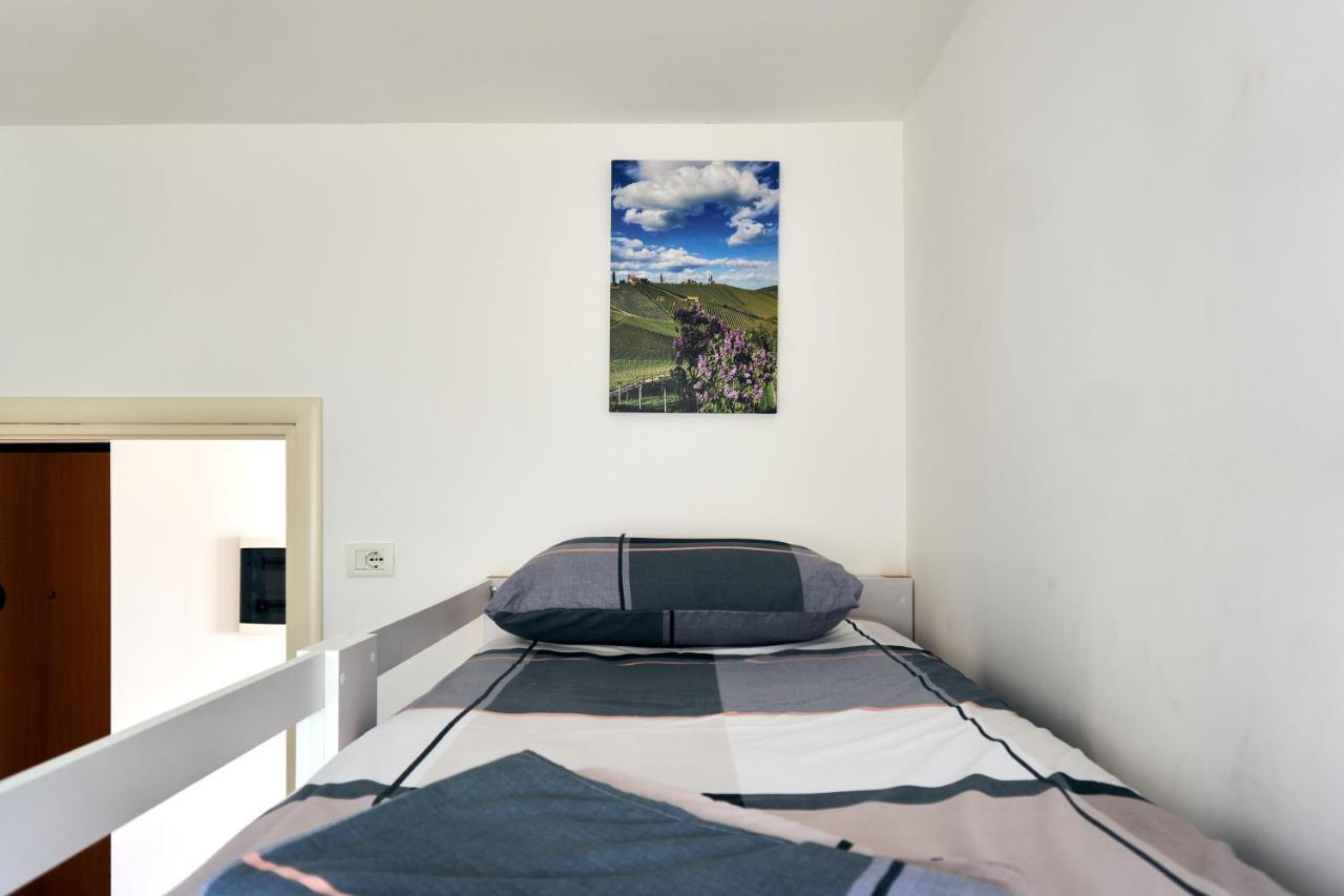 Central Beach Apartment Sarande Bagian luar foto
