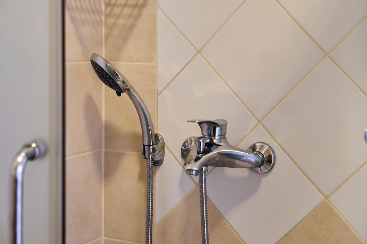 Central Beach Apartment Sarande Bagian luar foto