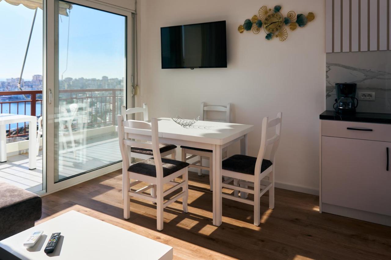 Central Beach Apartment Sarande Bagian luar foto