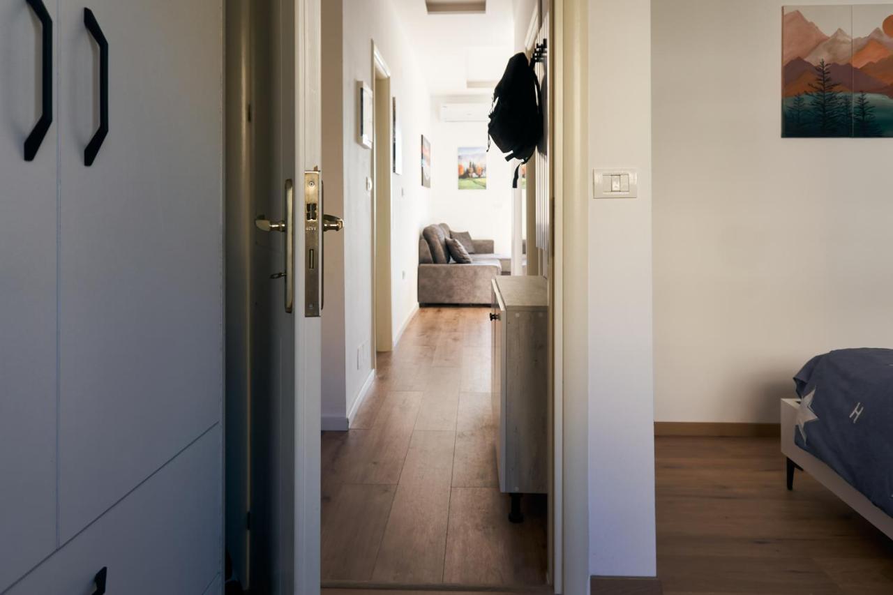 Central Beach Apartment Sarande Bagian luar foto