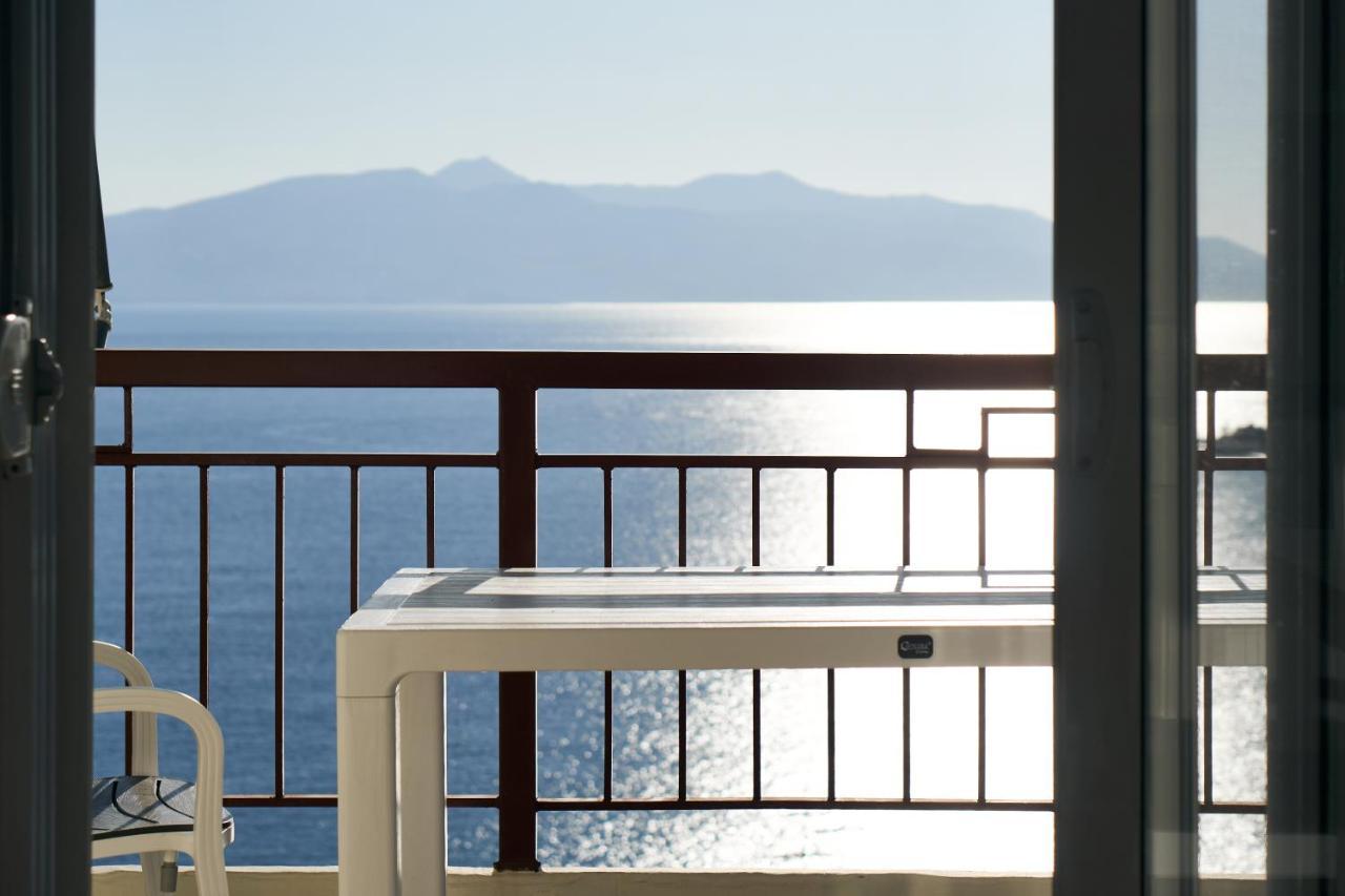 Central Beach Apartment Sarande Bagian luar foto